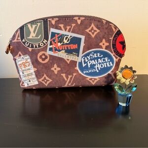 NEW Small Brown Graphic Travel Cosmetic Bag